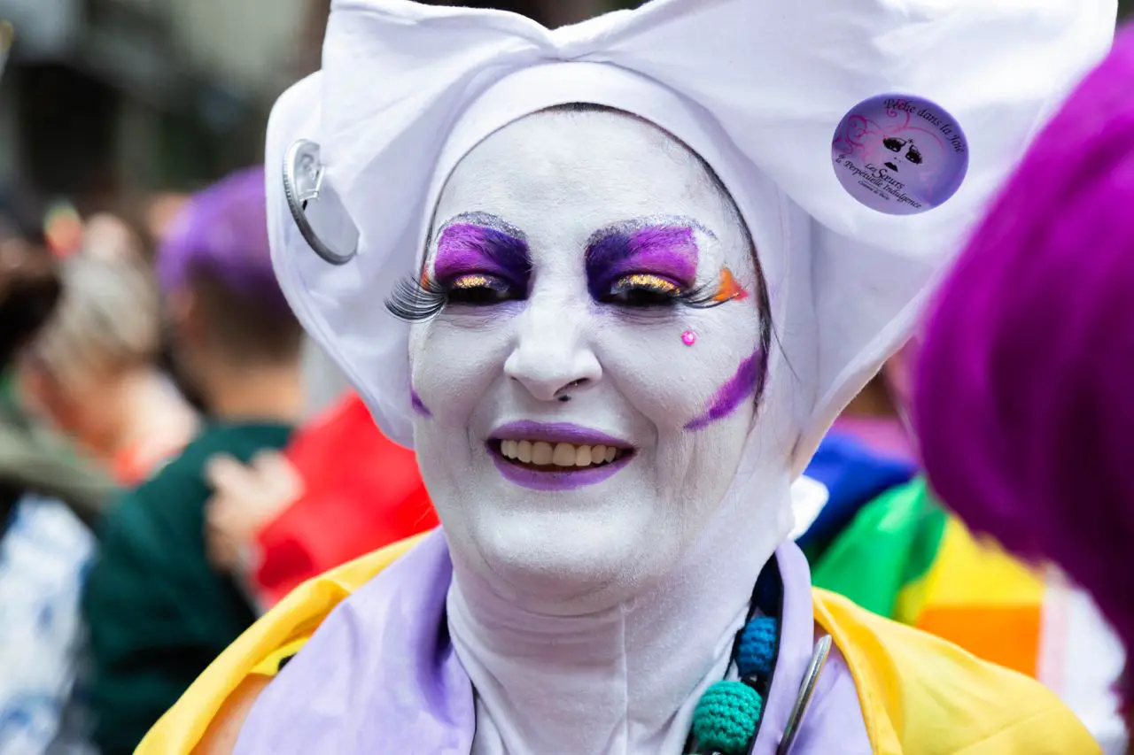 Sœur Artémis à la Marche des Fiertés