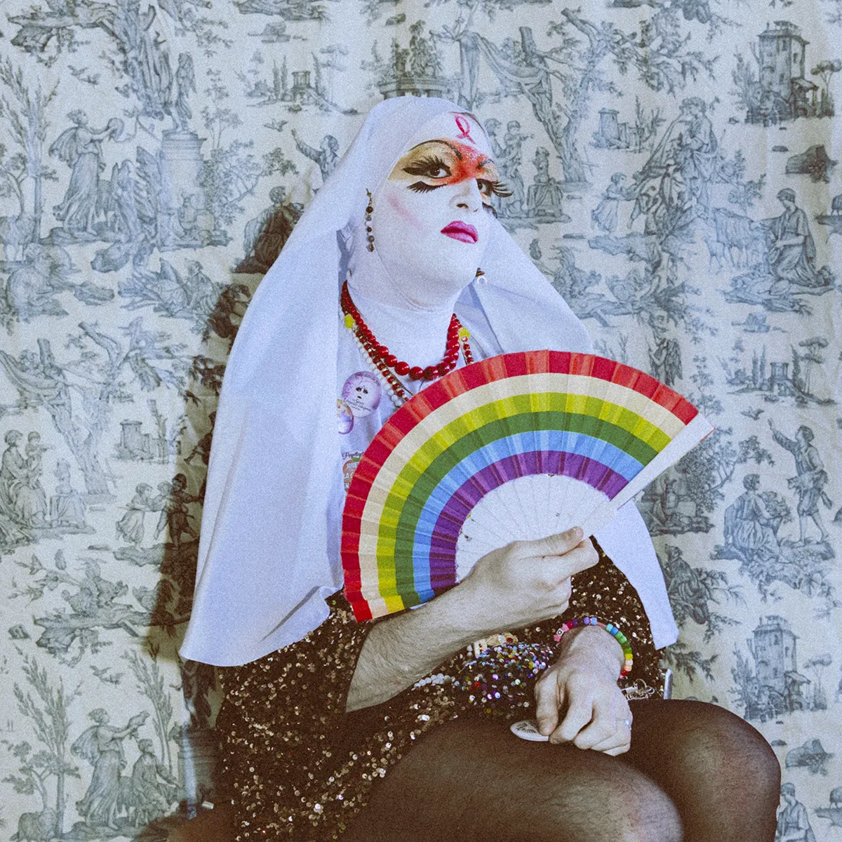 Sœur HIVette, sage comme une image sainte