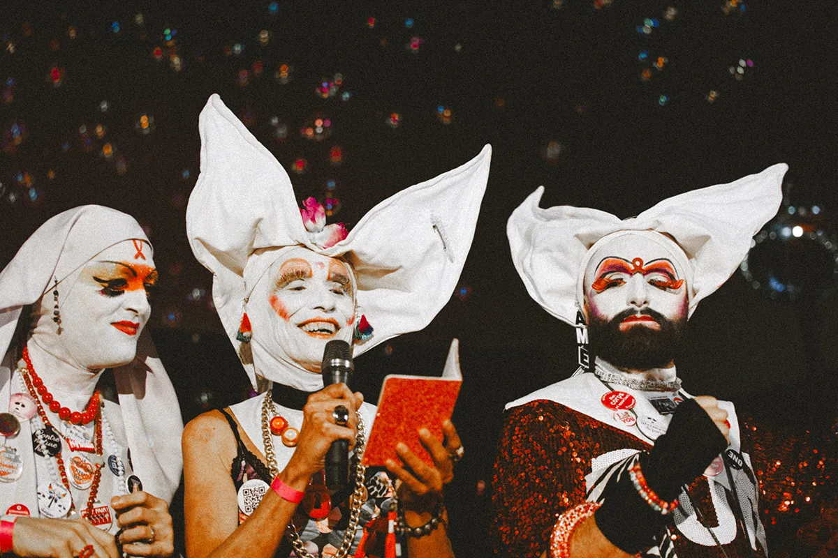 Sœur HIVette, Sœur Pandora et Sœur YOUtopia en plein prêche