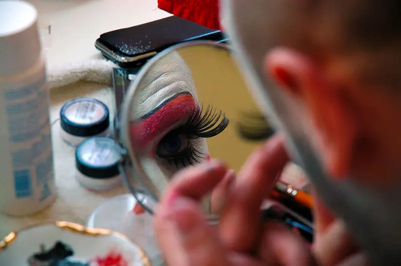 Sœur YOUtopia se faisant belle pour les ouailles