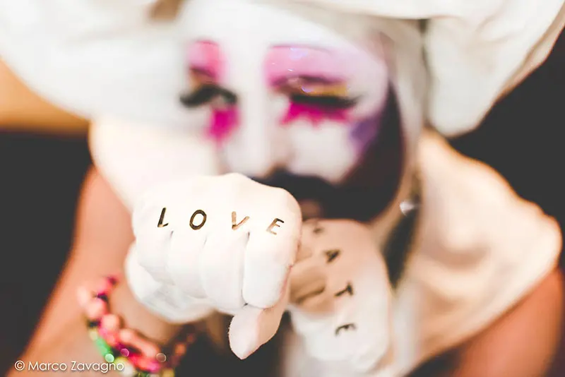 Sœur YOUtopia, pleine d'amour